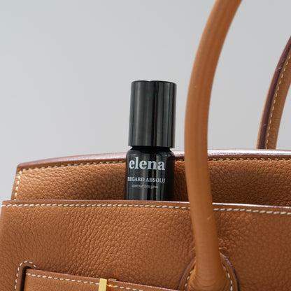Contour des Yeux Elena du Pack 1 présenté dans le sac Birkin